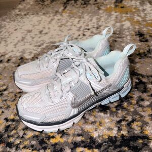 Nike Vomero Kids Light Gray and White Sneakers